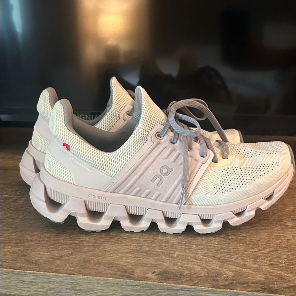 On Running Women's Sneakers- cloudswift